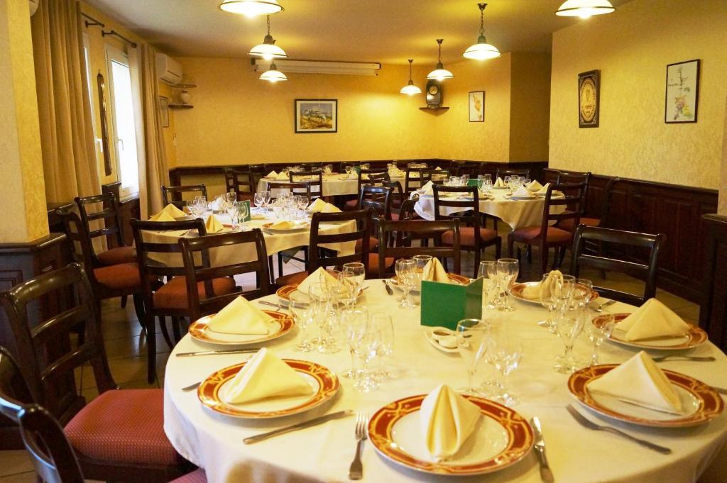Hotel Restaurant La Martiniere Montelier Exterior photo
